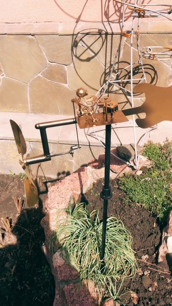 MetalDrum™ – Windgetriebener Rockband-Gartenspinner